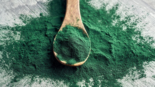 Superfoodien huipulla: Spirulinan ja Chlorellan edut sekä käyttö
